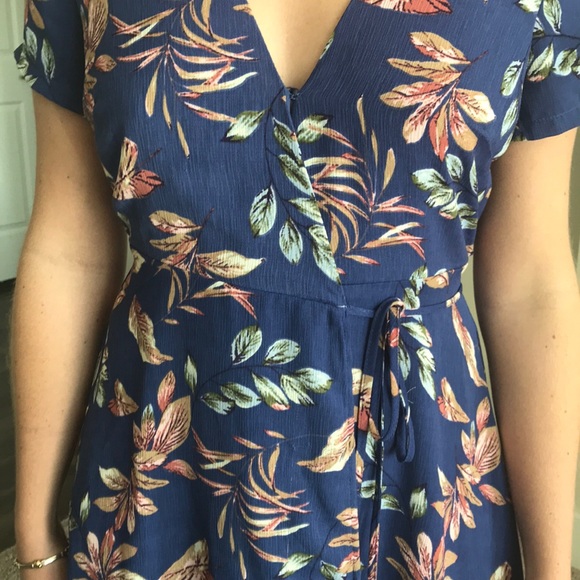 ‼️SOLD  Floral Wrap Dress - Picture 3 of 3